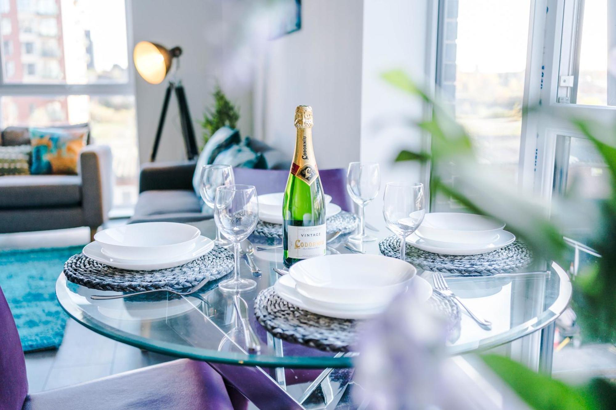 Lux Livin' Apartments - Luxury 5 Bed Apartment Manchester City Centre ภายนอก รูปภาพ